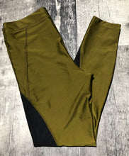 Load image into Gallery viewer, Nike green/black leggings - Hers size M
