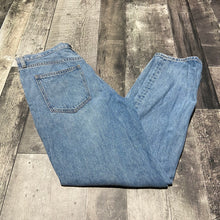 Load image into Gallery viewer, Denim Forum blue high rise jeans - Hers size 29
