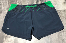 Load image into Gallery viewer, lululemon navy/green athletic shorts - Hers size 10
