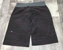 Load image into Gallery viewer, lululemon grey/dark purple/black loose capris - Hers size approx Sm
