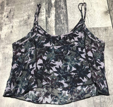 Load image into Gallery viewer, Sunday Best purple/blue crop tank top - Hers size M
