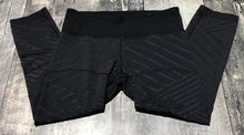 Load image into Gallery viewer, lululemon black capri leggings - Hers size 8

