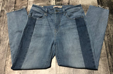 Load image into Gallery viewer, Levi light blue/dark blue high rise skinny jeans - Hers size 29
