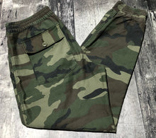 Load image into Gallery viewer, TNA green/brown camo pants - Hers size M
