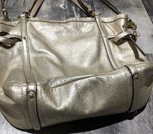 Load image into Gallery viewer, Coach champagne purse

