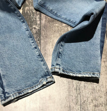 Load image into Gallery viewer, Agolde light blue/dark blue high rise jeans - Hers size 26
