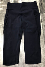 Load image into Gallery viewer, lululemon navy capris - Hers size 8
