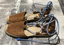 Load image into Gallery viewer, Tory Burch brown sandals - Hers size 8.5
