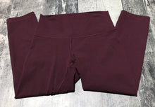 Load image into Gallery viewer, lululemon burgundy capri leggings - Hers size 6
