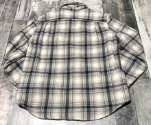 Load image into Gallery viewer, American Eagle cream/black light jacket button up plaid - His size M
