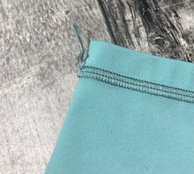 Load image into Gallery viewer, Athleta turquoise high rise leggings - Hers size S
