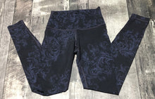 Load image into Gallery viewer, lululemon black/purple mid rise leggings - Hers size 4
