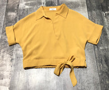 Load image into Gallery viewer, Babaton yellow cropped blouse - Hers size XXS
