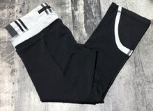 Load image into Gallery viewer, lululemon black/white cropped leggings - Hers size approx S
