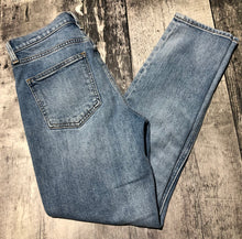Load image into Gallery viewer, Denim Forum high rise slim leg jeans - Hers size 26x28L

