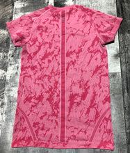 Load image into Gallery viewer, lululemon pink athletic tshirt - Hers size 8
