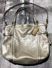 Load image into Gallery viewer, Coach champagne purse
