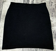 Load image into Gallery viewer, Sunday Best black skirt - Hers size S
