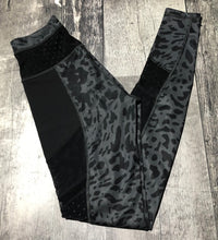 Load image into Gallery viewer, lululemon black/grey high rise leggings - Hers size approx XS
