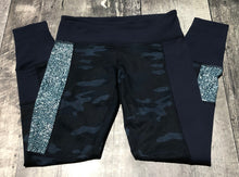 Load image into Gallery viewer, lululemon navy/black crop leggings - Hers size 6
