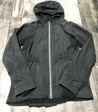 Load image into Gallery viewer, lululemon black light jacket - Hers size 6
