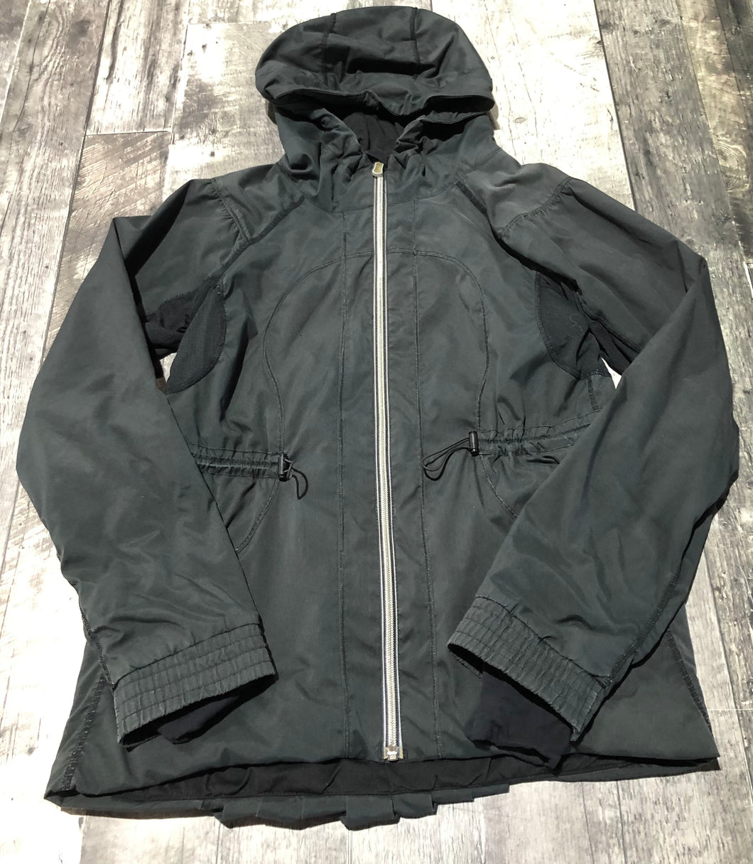 lululemon black light jacket - Hers size 6