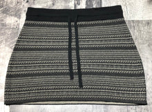 Load image into Gallery viewer, Roots cream/black short knot skirt - Hers size S
