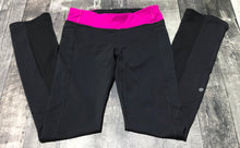 Load image into Gallery viewer, lululemon black/pink loose leggings - Hers size 8
