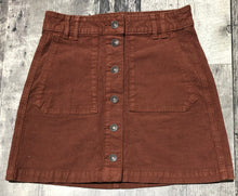 Load image into Gallery viewer, American Eagle dark burnt orange corduroy mini skirt - Hers size 00
