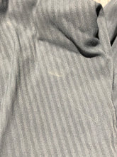 Load image into Gallery viewer, lululemon grey capri pants - Hers size approx S
