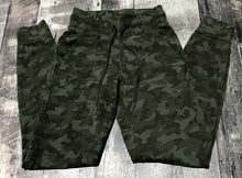 Load image into Gallery viewer, lululemon green camo loose pants - Hers size 2
