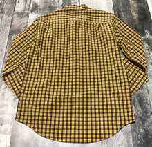 Load image into Gallery viewer, American Eagle yellow/black/red button up - His size M
