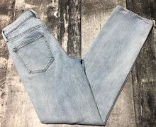 Load image into Gallery viewer, Denim Forum light blue high rise straight leg - Hers size 25
