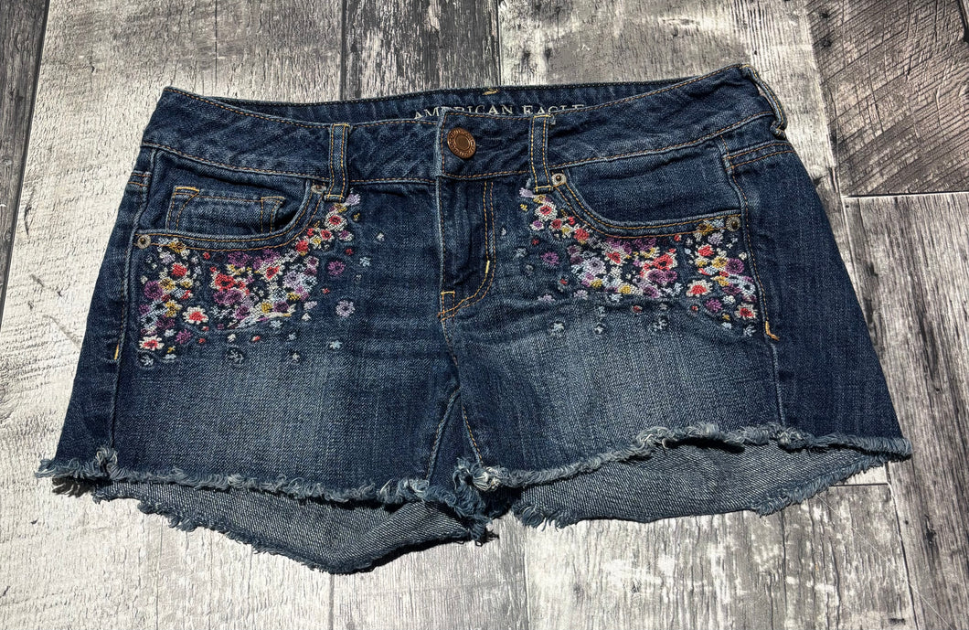 American Eagle blue/floral low rise shorts - Hers size 4
