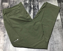 Load image into Gallery viewer, GAP green cropped mid rise athletic pants - Hers size 12
