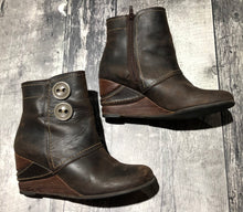 Load image into Gallery viewer, Fly Girl brown wedge boots - Hers size 38
