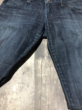 Load image into Gallery viewer, Hudson dark blue low rise flare jeans - Hers size 27
