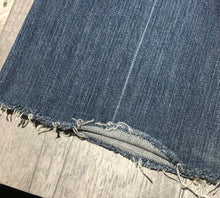 Load image into Gallery viewer, 7 for all mankind blue low rise bootcut jeans - Hers size 28
