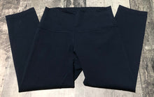 Load image into Gallery viewer, lululemon navy crop leggings - Hers size 6
