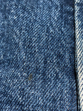 Load image into Gallery viewer, Levis blue high rise wedgie jeans - Hers size 26
