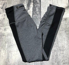 Load image into Gallery viewer, lululemon black/grey leggings - Hers size 2
