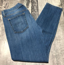 Load image into Gallery viewer, 7 for all mankind blue high rise ankle skinny jeans - Hers size 29

