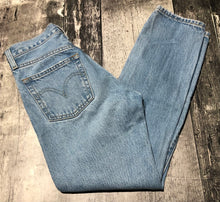 Load image into Gallery viewer, Levis blue high rise ripped jeans - Hers size 23
