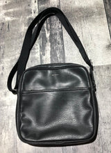 Load image into Gallery viewer, Matt &amp; Nat black purse
