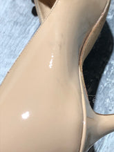 Load image into Gallery viewer, Kate Spade beige/gold heels - Hers size 8
