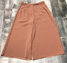 Load image into Gallery viewer, Babaton brown wide leg capri pants - Hers size 2
