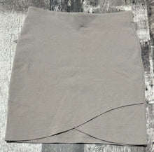 Load image into Gallery viewer, Talula grey skirt - Hers size XS
