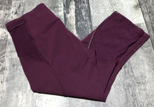 Load image into Gallery viewer, lululemon purple cropped legging - Hers size 6
