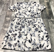 Load image into Gallery viewer, Wilfred off white/black/grey dress - Hers size M
