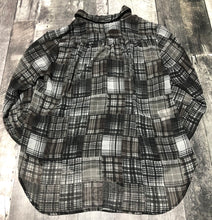 Load image into Gallery viewer, BCBG black/white sheer button up blouse - Hers size L
